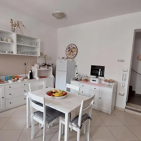 לינה וארוחת בוקר La Perla Bianca סאסארי