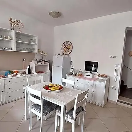 La Perla Bianca Bed & Breakfast 3*